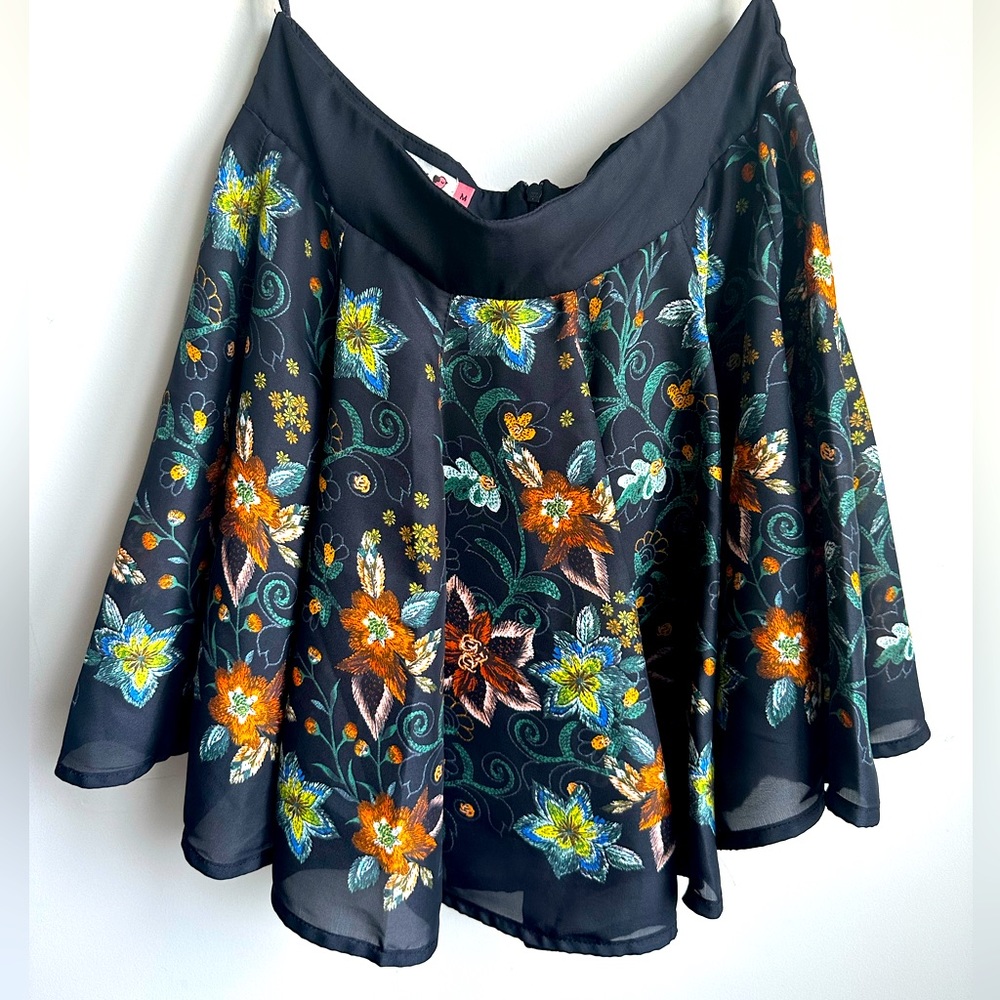 Skirt medium size from a famous Brazilian brand called Antix